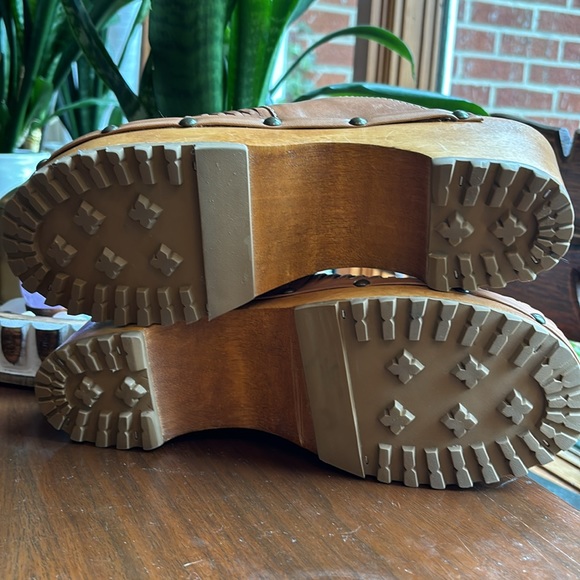 Predictions Leather Collection Tan Leather Vintage Clogs Sz 9 - Picture 13 of 13